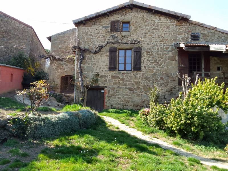 Maison familiale en pierre avec piscine à Quintenas