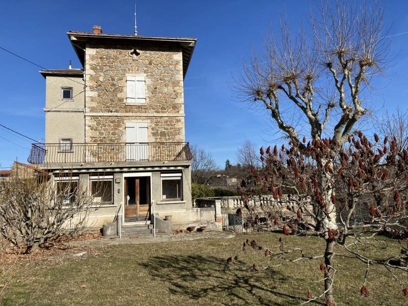 Maison en pierre de 130m² à réhabiliter à Annonay