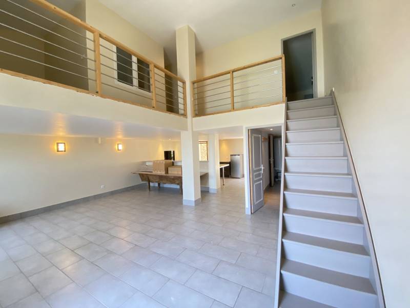 2 APPARTEMENTS EN DUPLEX D ENVIRON 100 M² CHACUN AVEC GARAGE ET JARDIN